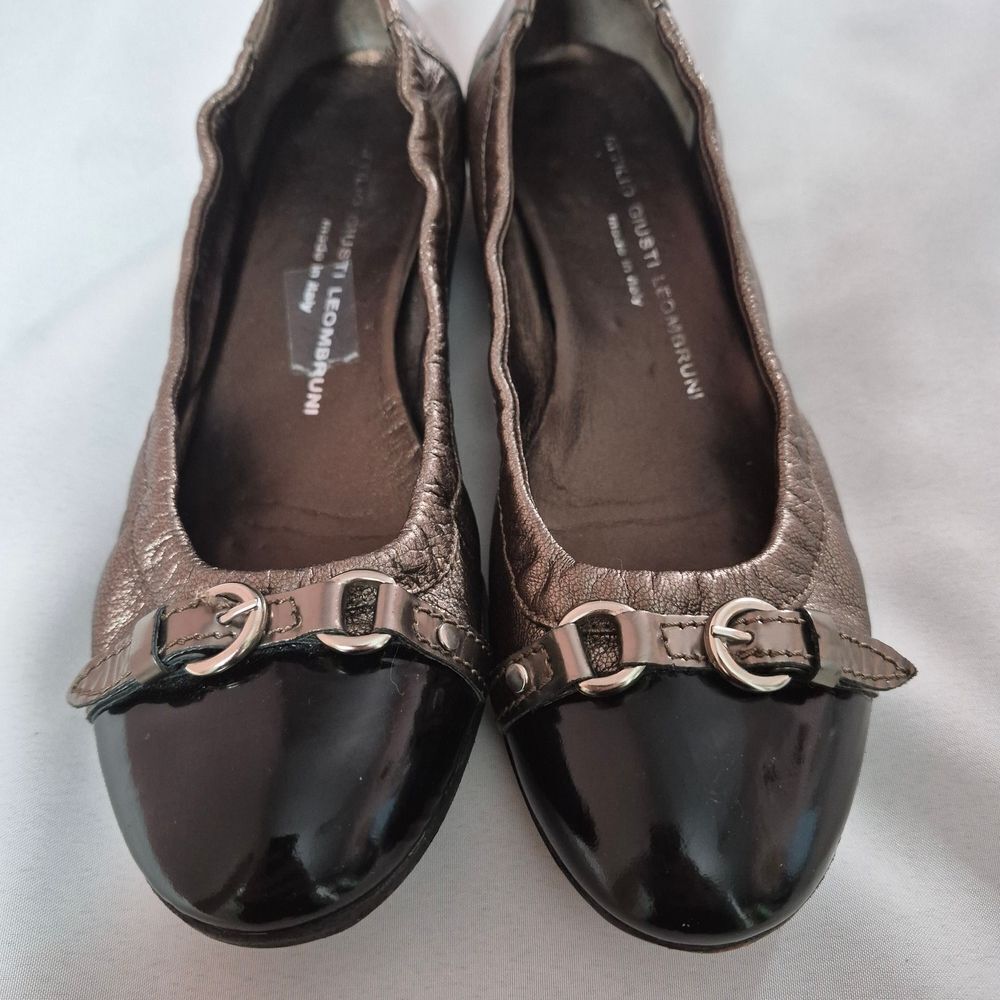 Attilio Giusti Leombruni Metallic and Black Flats - Picture 6 of 7